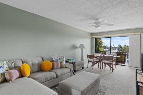 Comfy Waterfront Condo at Tennisplace Sanibel