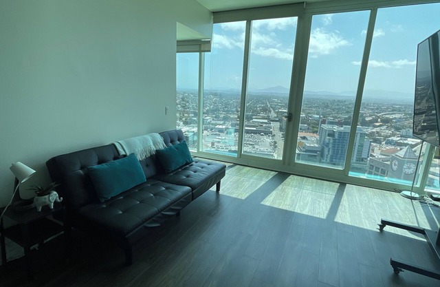 Luxury Views Steps from Gaslamp Quarter Petco Park