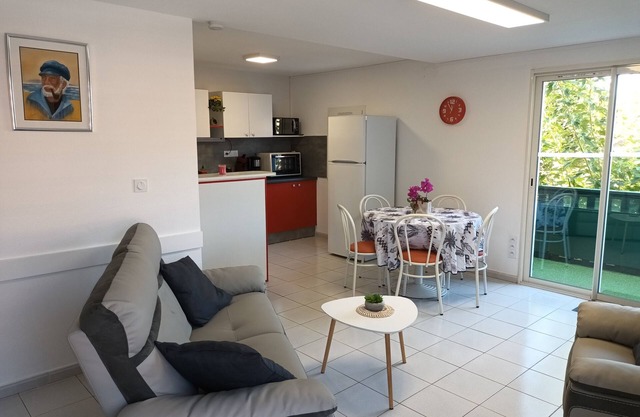 "COMME CHEZ VOUS"
