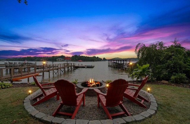Commodore Bay Waterfront Home on Lake Norman!