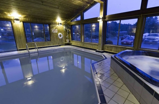 Commodores Inn
