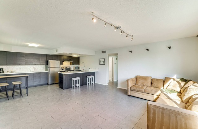 2 Mi to Tempe Marketplace & ASU: Condo w/ Pool