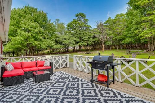 Community Pools and Hot Tub Albrightsville Cottage!