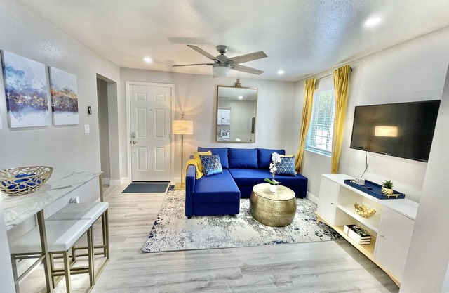 Commuter's Dream #2 | 2BR 1BA Condo | 8 min to SF