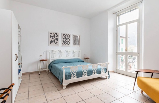 Como Borghi Modern Apartment with Balcony