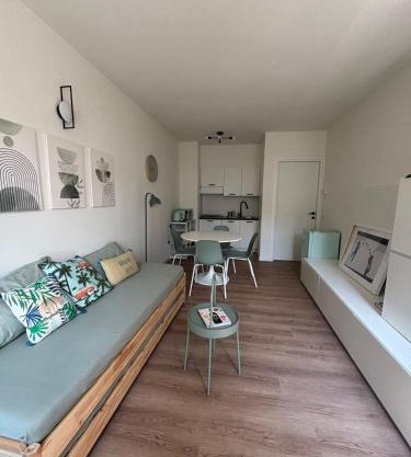 Como lake apartament with private parking