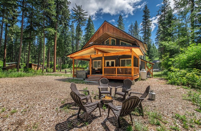 * NEU * Wunderschönes Zuhause w / HOT TUB, WIFI, Propanfeuergrill & Grill, Haustiere OK