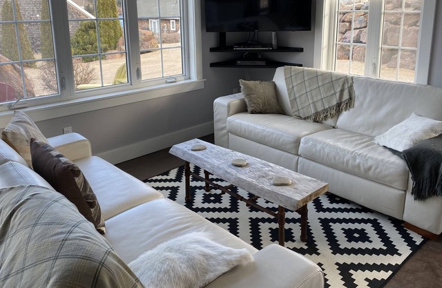 Compass Cottage in Deep Cove