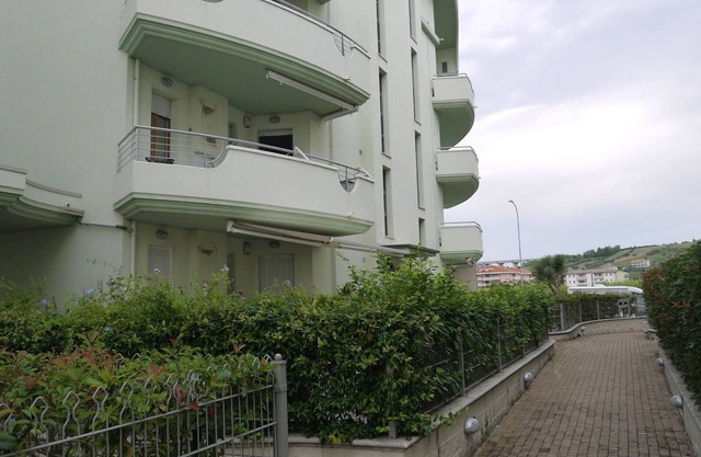 Komplette Wohnung mit Blick auf das Meer