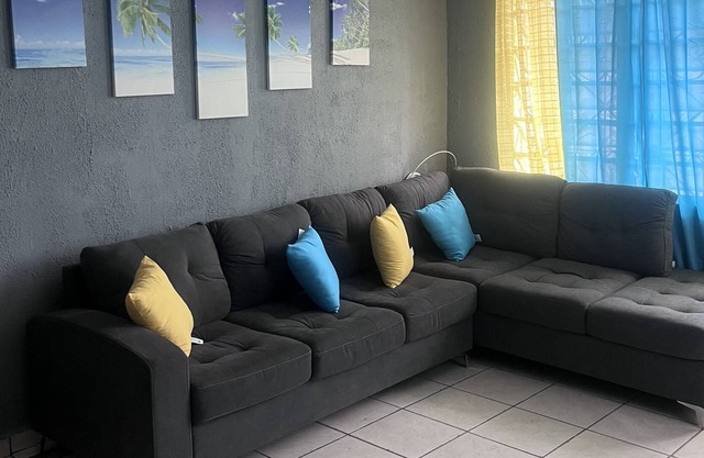 COMPLETE HOUSE! STEPS TO SURFING, RESTAURANTS, PARKS AND SO MUCH MORE