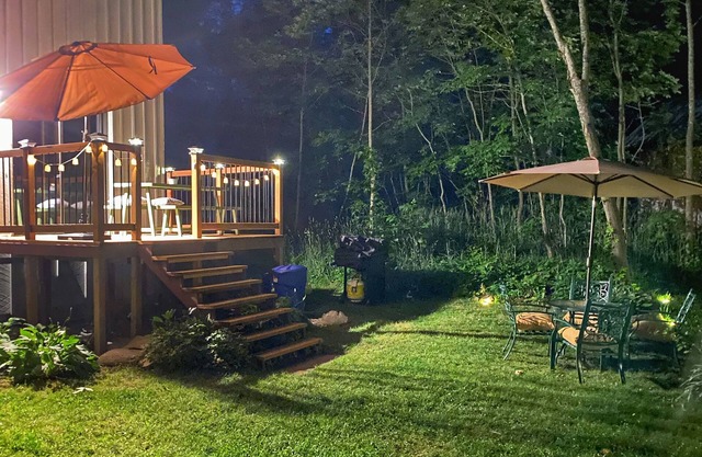 Complete privacy, large house - hot tub, sauna, 14 acres property, pet friendly
