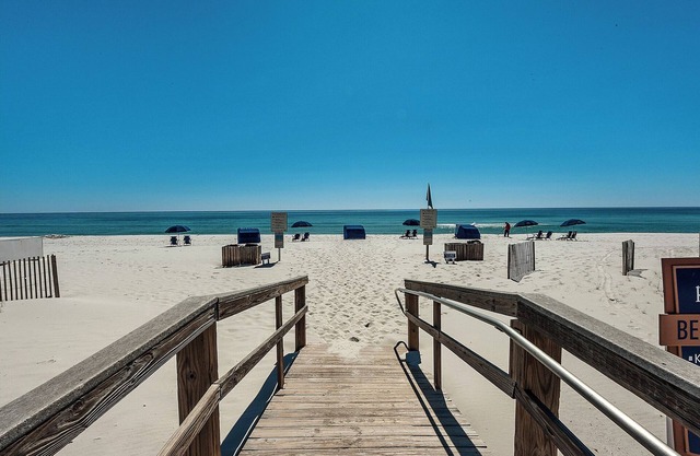 Complete Remodeled Luxurious Portofino Condo, Panoramic Ocean Views, 8 Pools, Steps From The Beach!