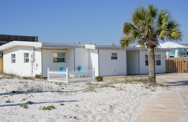 Gemütliches altes Strandhaus im Florida-Stil mit Dachterrasse und atemberaubender Aussicht!