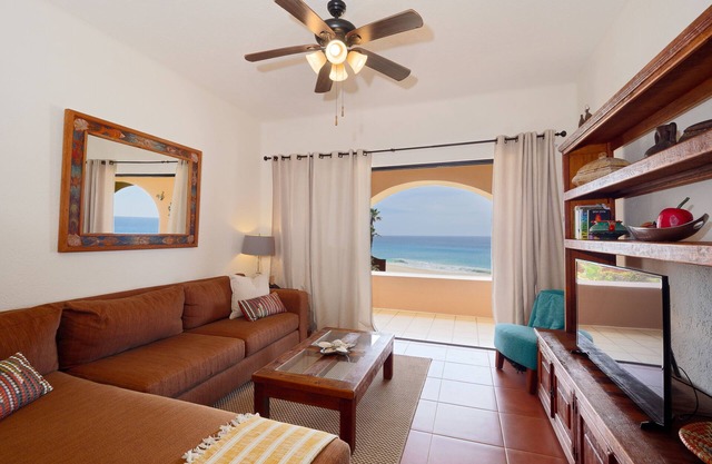 KOMPLETT UMGESTALTET Atemberaubende Ocean Front Condo!