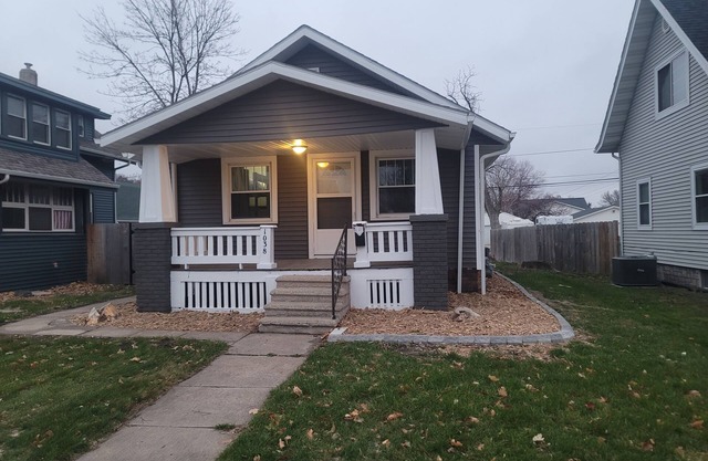 Completely remodeled house with all the amenities minutes from downtown.