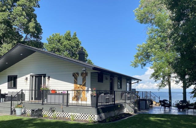 Completely remodeled lake home with Malibu like views!! Ottertail Lake!