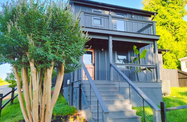 Completely remodled Victorian era home downtown Lynchburg VA