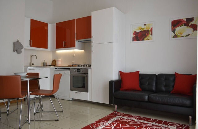 Komplett renovierte Wohnung, 100 Meter vom Meer entfernt mit WLAN