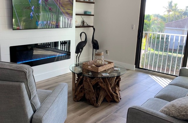 Waterfront Villa, 2 Schlafzimmer + Cabrio Bett, Futon, 2 Bäder (4-6 Personen)