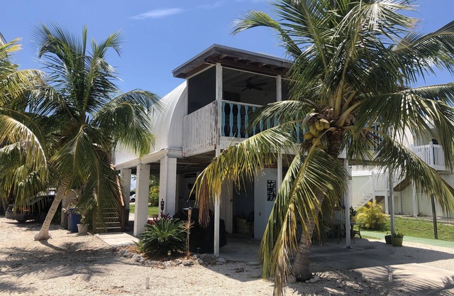 Erhöhtes Haus an einem ruhigen Kanal: Monatliche Vermietung verfügbar!