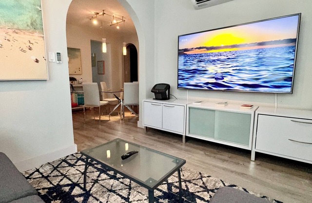 Condado Apartment, Beach, Balcony, Cozy, Safe, Secure, Private, Bad Bunny