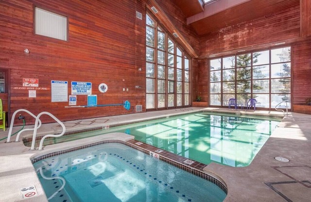 Condo 108, Wifi, Community Pool, Jacuzzi, Lounge,