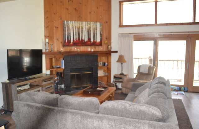 Condo < 1mi. from Mt. Snow / Free Shuttle