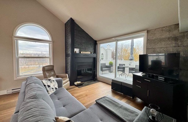 Condo Azürea - A 5-minute walk from Plage des Cantons/Lac Memphrémagog