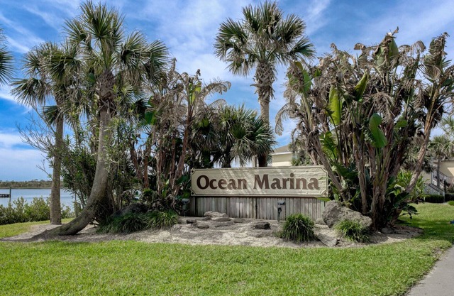 Condo- Breathtaking, panoramic views of intracoastal...steps to Atlantic Ocean