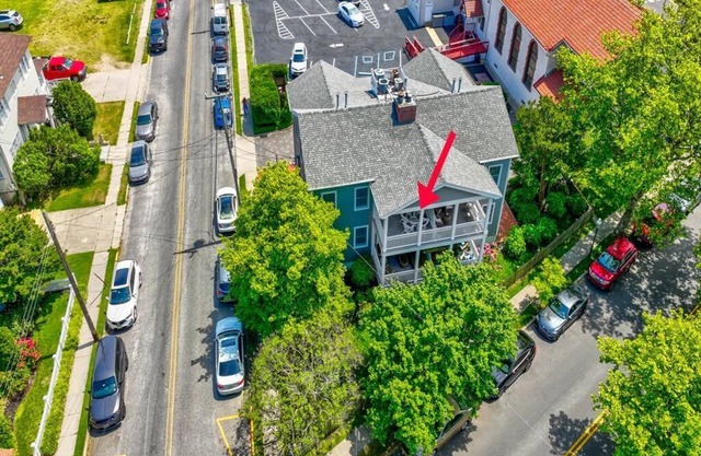 Condo Close to Beach and Town with Parking