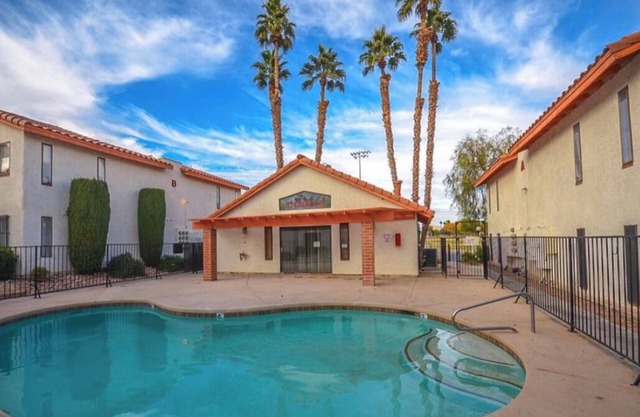 Condo close to the strip, UNLV & Sunrise Hospital