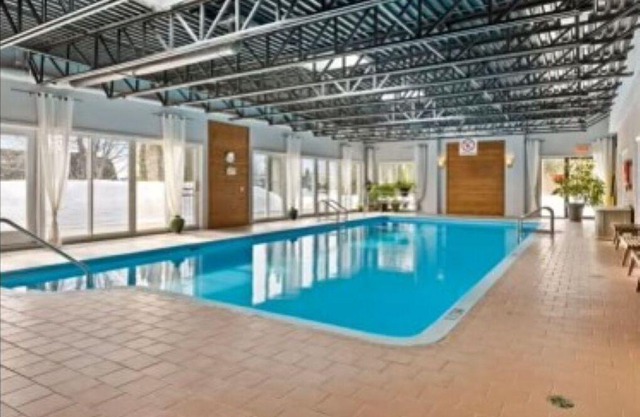 Condo des Neiges. Vue Imprenable sur la Montagne, Piscine Intérieure