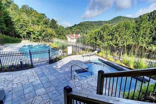 Condo entier, fully equiped pool and Spa only in summer