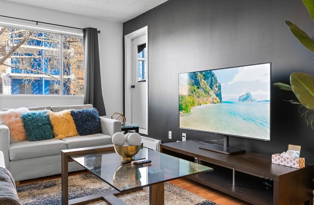 ★ Condo★Free Parking⚡WiFi Long Stays★Clean