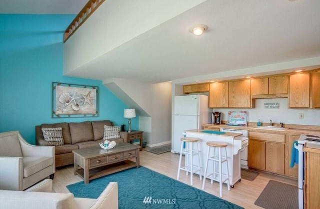 Condo in Crescent Bar Resort—20 minutes from the Gorge amphitheater.