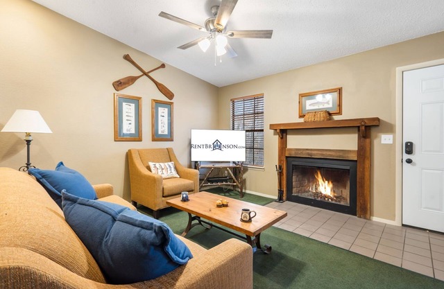 Condo in Kimberling City-Peaceful Ozark Views-Near Table Rock-Free Attraction Tickets
