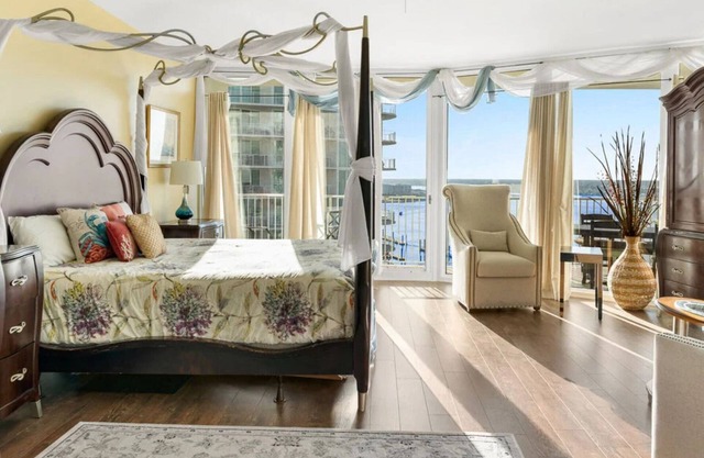Condo in lovely Orange Beach! Everything you need, with beautiful ocean views!