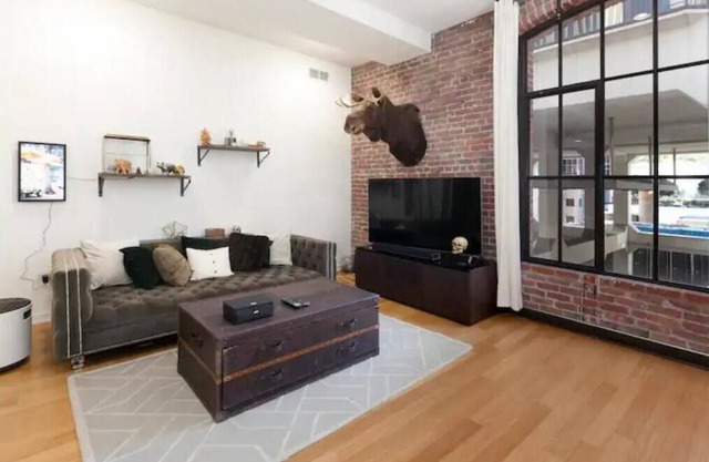 Condo in SOMA With Rooftop Deck and BBQ - San Francisco Life Real Estate