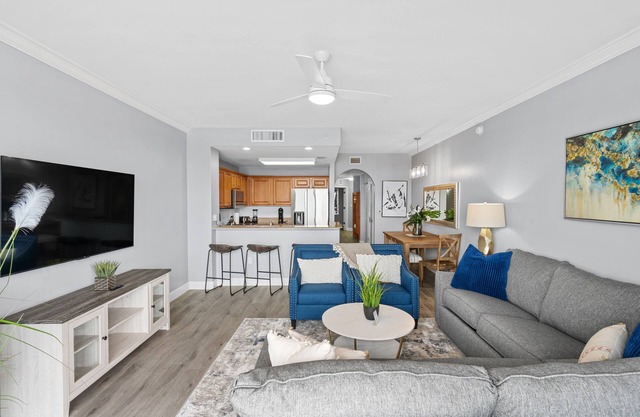 Condo is just 2 miles away from Disney, wonderful Lake view family-sized