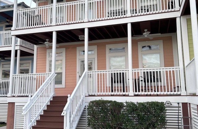 Condo ON THE BEACH in Pass Christian MS with GREAT view and Pool