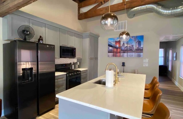 Condo-OTR/Pendleton Art District, Cincinnati - 1 bedroom, free parking, balcony
