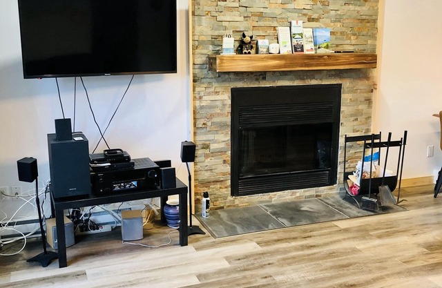 Condo~£ac & Mountain~small cozy n'est-Lake Memphremagog