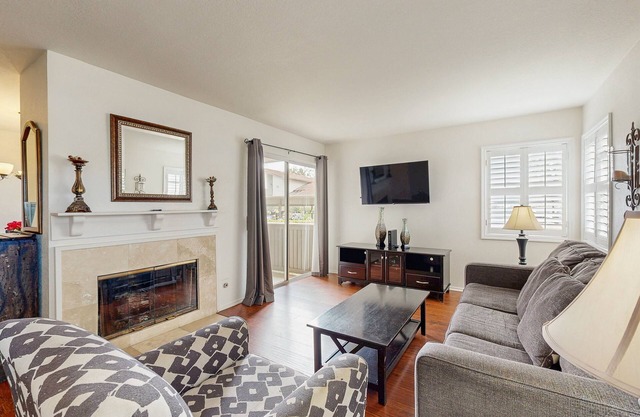 Condo w/ Great Amenities, Golfing, Resorts + Walk to Beach