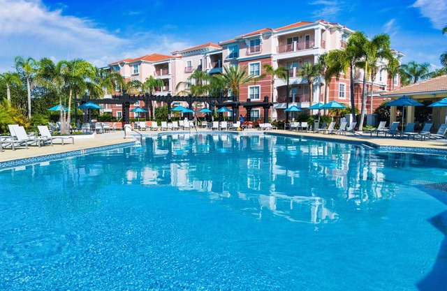 Condo w/ Prime View of Lake, Pool & Fireworks!