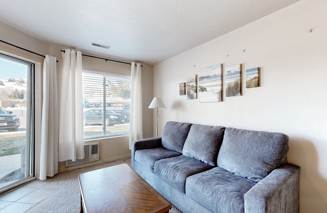 Condo w / private Terrasse und Zugang zum gemeinsamen Pool / Whirlpool / Tennisplätze!