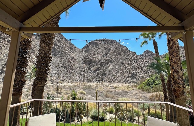 Condo with amazing views and 3 pools