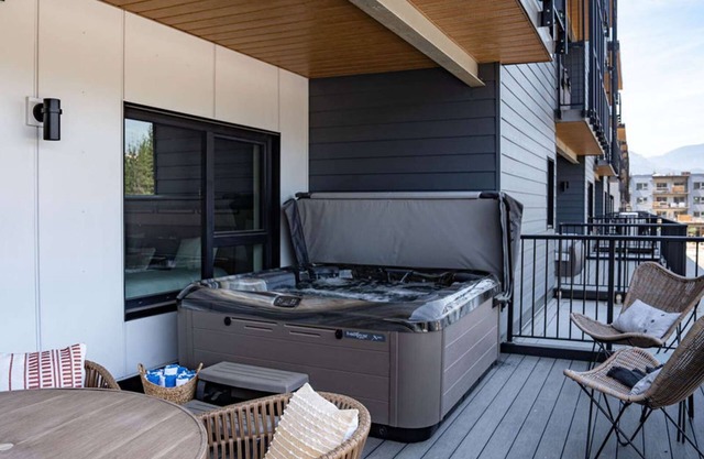 Condo with Hot Tub-Ghost Peak