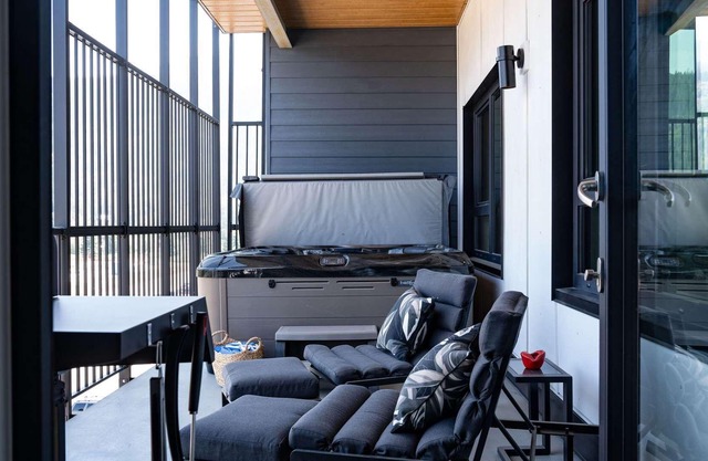 Condo with Hot Tub - Slopes and Greens