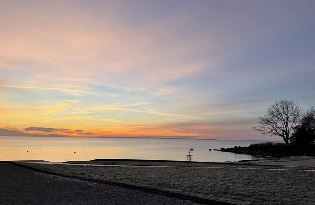 Cozy apartment with access to private beach ~450 feet from your door!