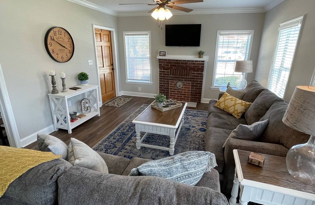 Conductor’s Corner - Exquisite Railside Cottage in Folkston, GA